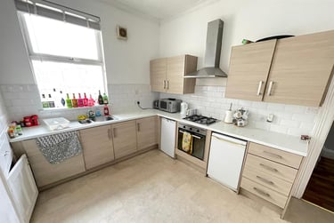 4 bed house, Derry Avenue, North Hill, Plymouth, PL46BH - Image 2